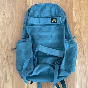 NIKE SB RPM Backpack - Noble Green/Midnight Navy